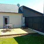Hortansia Renove Bien Equipe Avec Terrasse Amenagee Jardin, Parking Prive, Proche De La Mer, Pres De Port En Bessin Et Omaha Apartman *