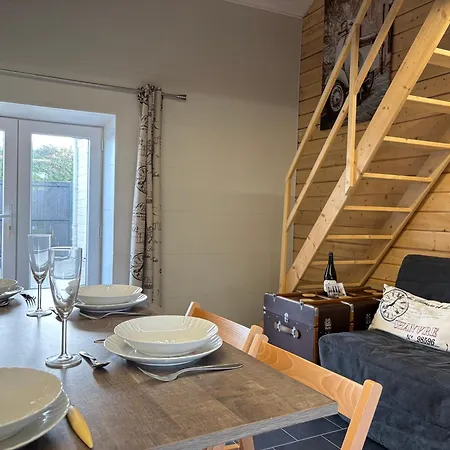 Appartement Hortansia Duplex Rez De Chaussee Bien Equipe Avec Terrasse Amenagee Jardin, Parking Prive, Proche De La Mer, Pres De Port En Bessin Et Omaha