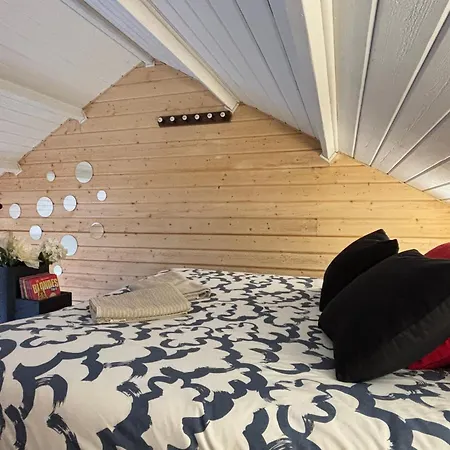 Hortansia Renove Bien Equipe Avec Terrasse Amenagee Jardin, Parking Prive, Proche De La Mer, Pres De Port En Bessin Et Omaha *